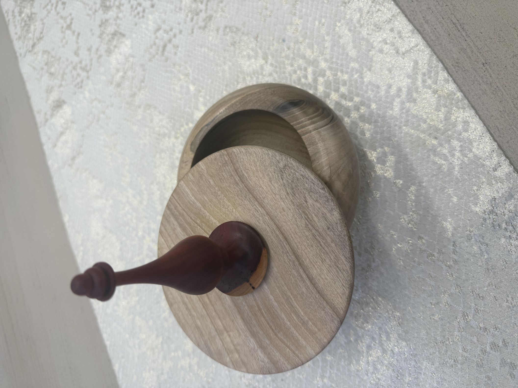 طراحی و ساخت انواع مصنوعات چوبی